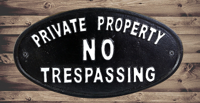 Cast Iron Oval Sign No Trespassing